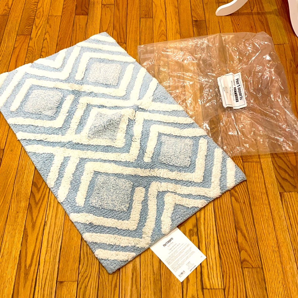 NWT Pier 1 Imports Bath Mat in Chevron Print